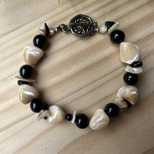 Vintage Artisan Beaded Bracelet 6.5 Inch Black Onyx Mother Of Pearl Shell Toggle
